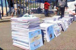 ضبط كميات كبيرة من الكتب المدرسية المهربة داخل مخزن في العاصمة عدن 