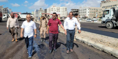 مدير عام المنصورة يتفقد أعمال السفلتة بمشروع تحسين المساحة الترابية من شارع التسعين