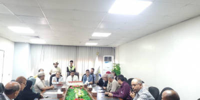 بـ"درع الوفاء".. مدير عام مطار عدن الدولي يكرم الدكتور ناصر ناجي