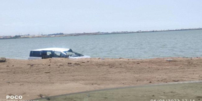 وفاة فتاة وإصابة آخرين بحادث مروري في خط الجسر بعدن 