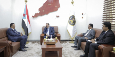 اللواء بن بريك يلتقي رئيس مصلحة الجمارك