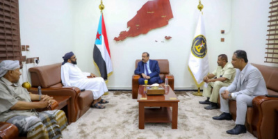 اللواء بن بريك يطّلع على نشاط وزارة الأوقاف