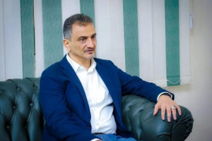 الزهري يؤيد قرار لملس بمنع توريد إيرادات عدن للمركزي