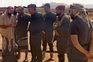 العميد المشرقي يتفقد الأبطال المرابطين في النقاط الأمنية شرق شبوة