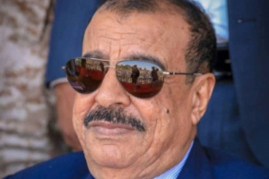 اللواء بن بريك يُعزّي عضو الجمعية الوطنية رائد محمد باجابر بوفاة شقيقه