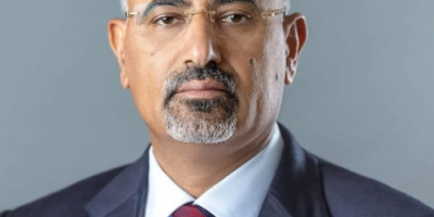 الرئيس الزُبيدي يعزّي الناشطة السياسية هدى العطاس في وفاة والدها