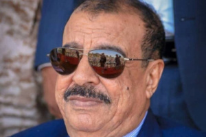 اللواء بن بريك يُعزّي في وفاة المناضل محمد الناخبي