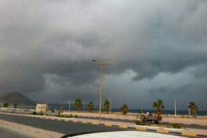 الأرصاد يحذر من أجواء حارة واضطراب البحر 
