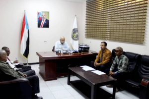 القائم بمهام رئيس تنفيذية انتقالي العاصمة عدن يلتقي مدير التربية والتعليم بالشيخ عثمان