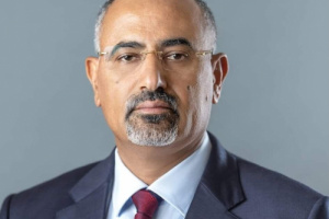 الرئيس الزُبيدي يُعزَّي في وفاة الشيخ يسلم عبدالله مبارك العوبثاني