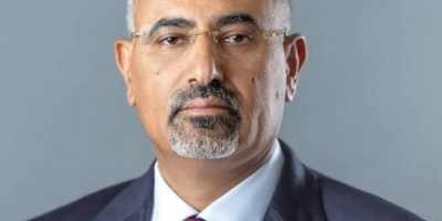 الرئيس الزُبيدي يُعزَّي في وفاة الشيخ يسلم عبدالله مبارك العوبثاني
