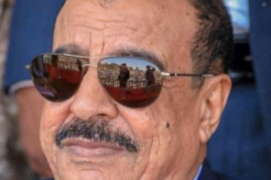 اللواء بن بريك يُعزّي عضو الجمعية الوطنية علي حسن بوفاة والدته