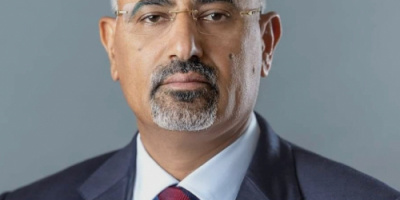الرئيس الزُبيدي يُعزَّي في وفاة الشيخ عبدالله العمودي