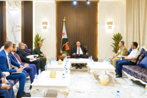 الرئيس الزُبيدي يطّلع على الصعوبات التي تواجه مصلحة الأحوال المدنية والسجل المدني