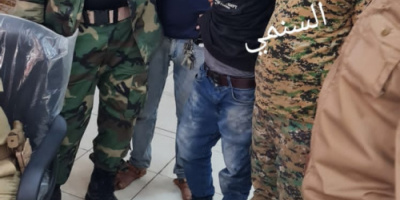 عدن ..الأجهزة الأمنية تلقي القبض على المتهم بقتل المواطنة فاطمة محمد في المنصورة