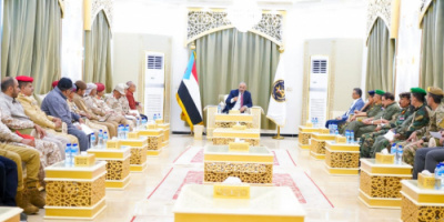 الرئيس الزُبيدي يترأس اجتماعا للقادة العسكريين والأمنيين بالعاصمة عدن 
