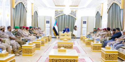 الرئيس الزُبيدي يترأس اجتماعا للقادة العسكريين والأمنيين بمحافظة الضالع