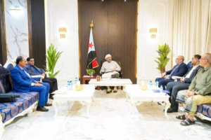 الرئيس الزُبيدي يناقش مع اللواء البحسني سُبل تعزيز الجبهة الداخلية 