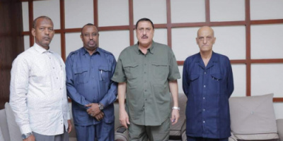 مدير أمن العاصمة عدن يلتقي السفير الصومالي