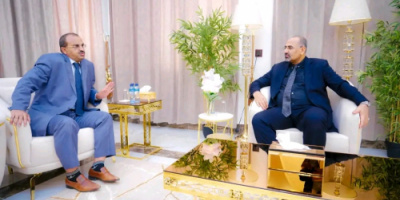 الرئيس الزُبيدي يجدد مساندته لجهود تحرير محافظة البيضاء من الاحتلال الحوثي وتطهيرها من الإرهاب