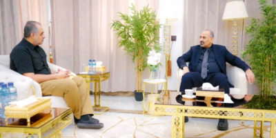 الرئيس الزُبيدي يطّلع على سير العمل بصندوق صيانة الطرق والجسور