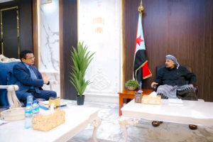 الرئيس الزُبيدي يؤكد دعمه للجهود الهادفة لإيجاد حل دائم لمشكلة النزوح