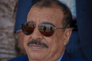 اللواء بن بريك يُعزَّي العميد الركن عبداللطيف السبيع بوفاة ابنه