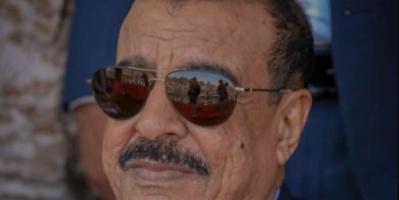 اللواء بن بريك يُعزَّي العميد الركن عبداللطيف السبيع بوفاة ابنه