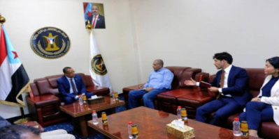 الخُبجي يطلع على جهود مركز الحوار الإنساني في عملية صناعة السلام