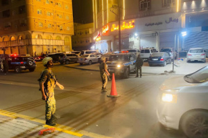 عدن.. قوات الطوارئ والدعم الأمني تنفذ انتشارًا واسعًا لتعزيز الأمن وضبط السلاح والمطلوبين أمنياً 