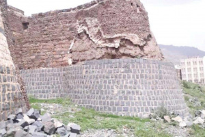الأمطار وممارسات الحوثي تهدّد قصر غمدان الأثري بالانهيار