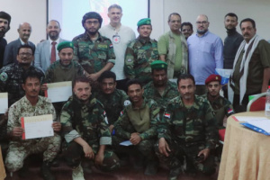 الصليب الأحمر بختتم دورة تدريبية لمنتسبي قوات الحزام الأمني بالعاصمة عدن 
