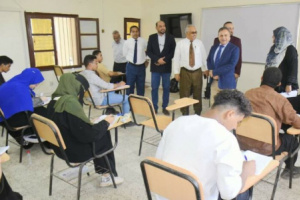 رئيس جامعة عدن يدشن امتحانات القبول لكلية الحاسوب وتكنولوجيا المعلومات