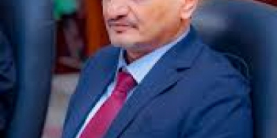 محافظ العاصمة عدن يعزَّي الشيخ قاسم البكري اليافعي في وفاة والدته 