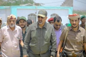 الرئيس الزُبيدي يزور أسرة الشهيد البطل عبداللطيف السيد بأبين