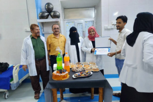 مدير عام مستشفى الصداقة تفتتح قسم إنعاش الأطفال وتكرم أحد المبرزين فيه
