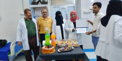 مدير عام مستشفى الصداقة تفتتح قسم إنعاش الأطفال وتكرم أحد المبرزين فيه
