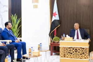 الرئيس الزُبيدي يطّلع على نشاط وزارة الأشغال العامة والطرق
