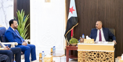 الرئيس الزُبيدي يطّلع على نشاط وزارة الأشغال العامة والطرق
