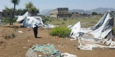 الرياح تدمّر مدرسة يرتادها 500 نازح في قعطبة بالضالع