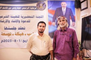 قائد قوات حزام الصبيحة يُعزي الشيخ السليماني بوفاة زوجته