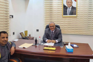وزير التخطيط يناقش الاحتياجات الإنسانية والتنموية في مديرية عين بشبوة 