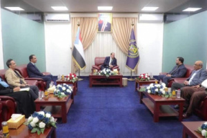 اللواء بن بريك يلتقي وزير الأشغال العامة والطرق في العاصمة عدن