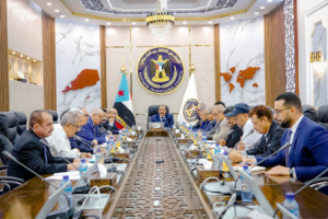  رئاسة الانتقالي تطالب مجلس القيادة بوقف التجاوزات في منح الدرجات الوظيفية العليا