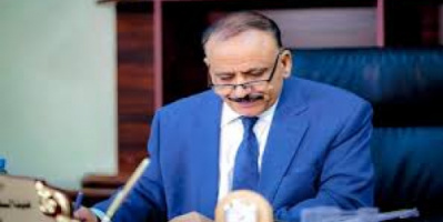 وزير النقل يعزي الشيخ أبوبكر باعبيد بوفاة والدته