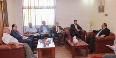 وزير النقل يناقش مع محافظ شبوة سبل تعزيز آليات العمل المشترك