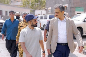 لملس يتفقد سير عمل السلطة المحلية وفرع مركز تنمية الإيرادات بمديرية صيرة