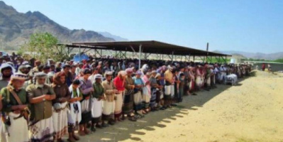 بموكب شعبي .. تشييع جثمان التربوي طريش في خورة بشبوة 