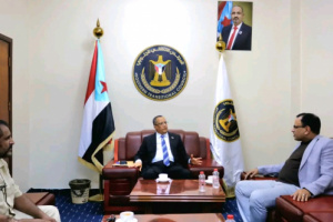 عدد من الوزراء والشخصيات السياسية يطمئنون على صحة الدكتور الخُبجي