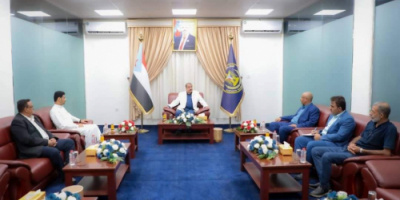 اللواء بن بريك يلتقي رئيس وأعضاء مجموعة 21 مايو الجنوبية في العاصمة عدن